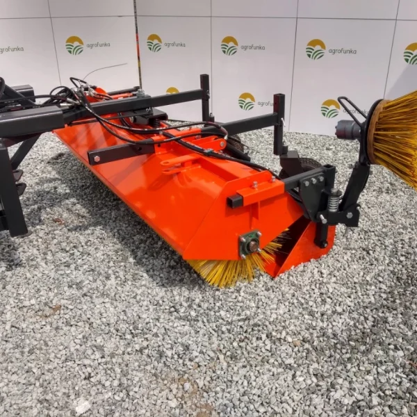 Zametací stroj METAL-TECHNIK 2.4 + bočná kefa