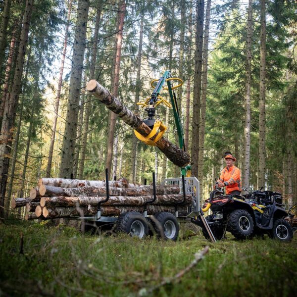 3-tonový lesný príves ATV so 4,2 m žeriavom
